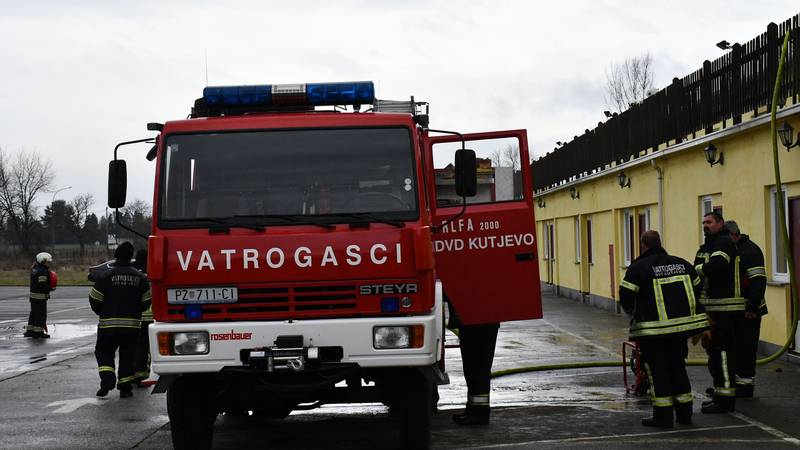 Vario metal pa zapalio štagalj kod Daruvara: Cijeli je izgorio, šteta oko 10 tisuća eura