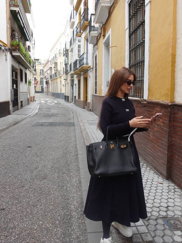 FOTO Zbog supruga je prešla na islam, a optužili su ju da zbog njene 'magije' on ne igra za BiH