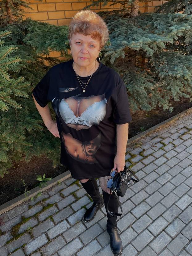 FOTO Ima 70 godina i šokira internet izazovnom odjećom: 'Život ne prestaje kad ostariš'