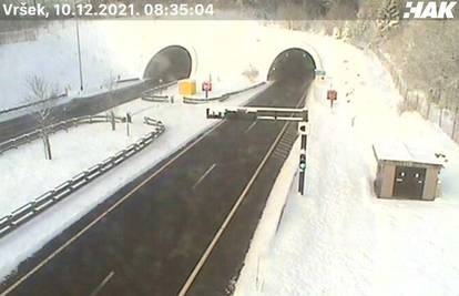 Oprez na cestama: Moguća je poledica, pada snijeg, a bit će ga u unutrašnjosti Dalmacije