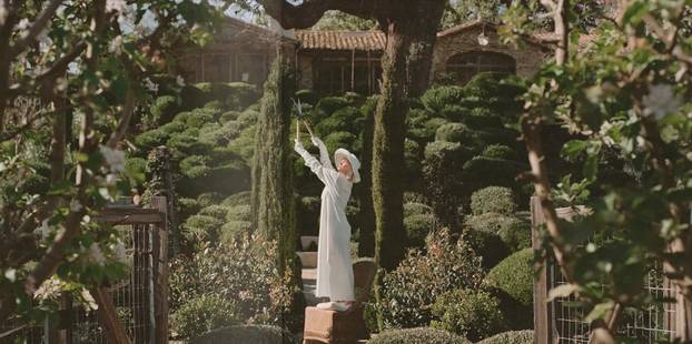 FOTO Nostalgija je bila ključ: Ovo je namještaj koji potpisuje glumica Pamela Anderson