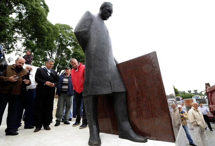 Podižemo spomenike Franji Tuđmanu. Trebamo li ga onda podići i zviždačici Ankici Lepej?