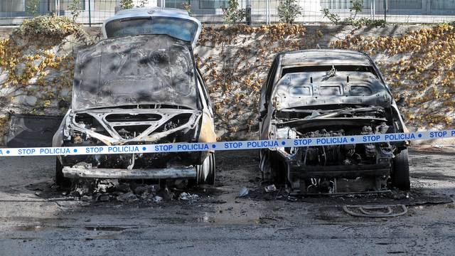 U Zagrebu planuo auto, požar se proširio i na susjedno vozilo
