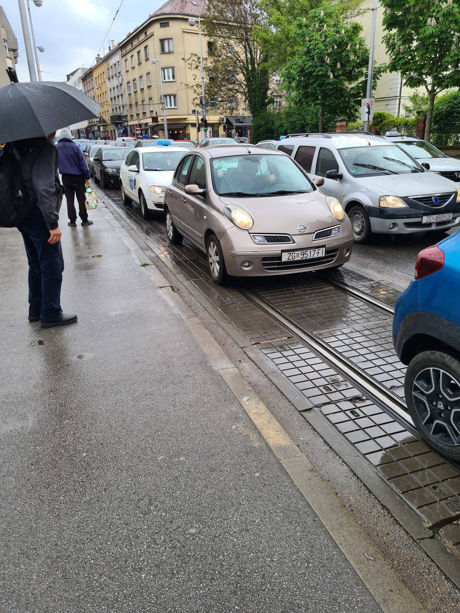 VIDEO Totalni kolaps u Zagrebu: Ogromne gužve na Ilici zbog pada skele, sve je u 'crvenom'