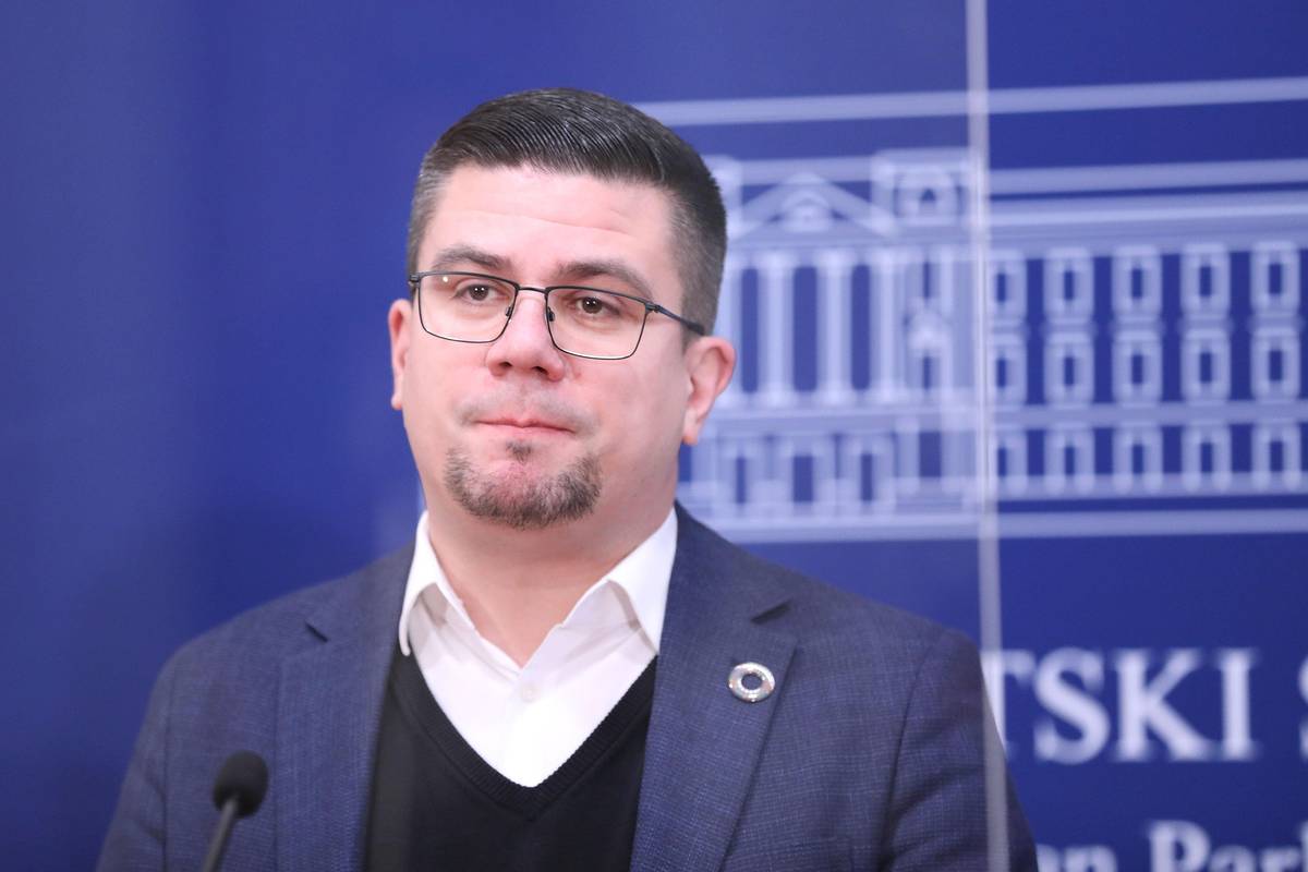 'Diskriminirate građane istog spola koji žele biti udomitelji!'