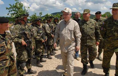 Josipović stigao u Afganistan, posjetit će naše vojnike