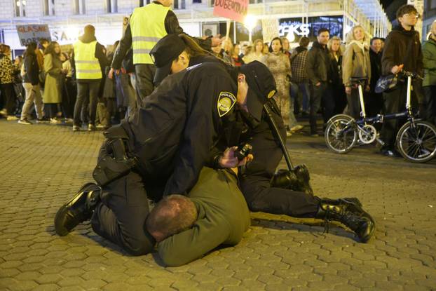 Zagreb: Policija uhitila muškarca koji je verbalno napao sudionike Noćnog marša