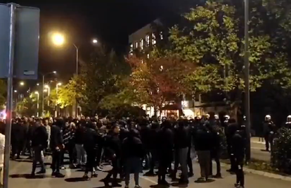 Kaos u Crnoj Gori. Pred zgradom vlade prosvjednici urlali: 'Turci napolje', 'Nećemo migrante!'
