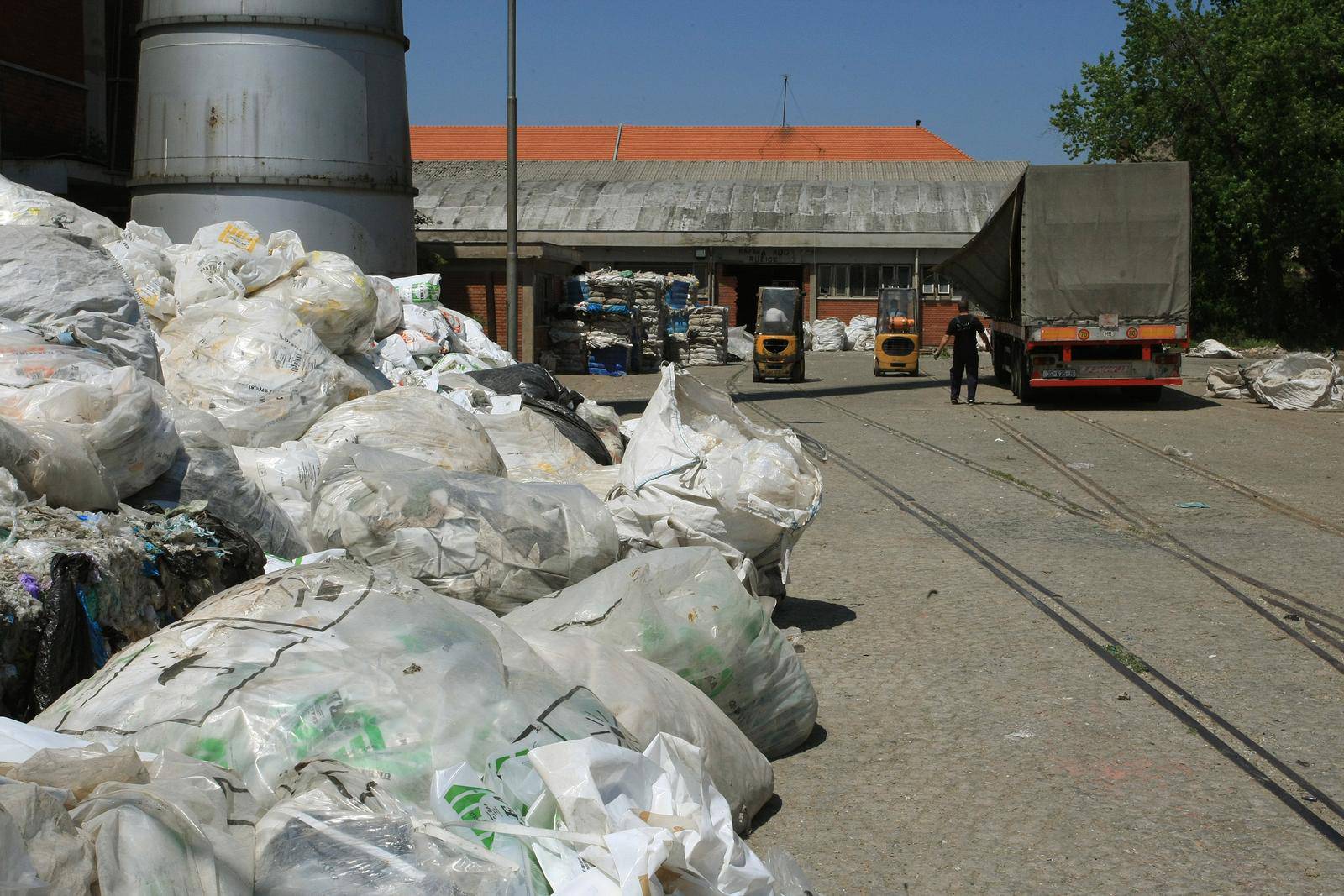 Osijek: Obilazak unutrašnjosti tvornice Drava International nakon eksplozije 