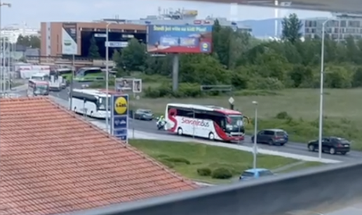 VIDEO Pogledajte kolonu u Zagrebu: Autobusima su krenuli na 31. hodočašće u Lourdesu