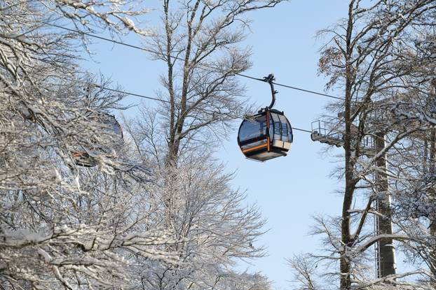 Zagreb: Dok je grad obavijen maglom, Sljeme je okupano suncem 