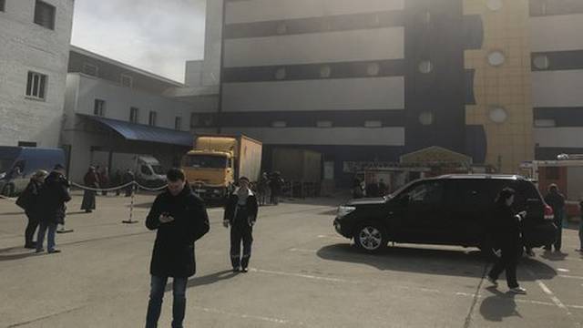 Gori trgovački centar u Moskvi: Evakuirali kupce, jedan mrtav