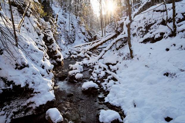 The,Kamacnik,River,Covered,In,Deep,Snow,,Croatia