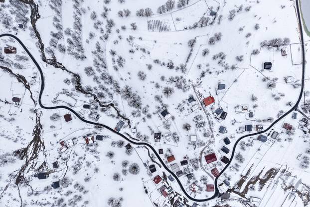 Pogled iz zraka na Bjelašnicu u potpunosti prekrivenu snijegom