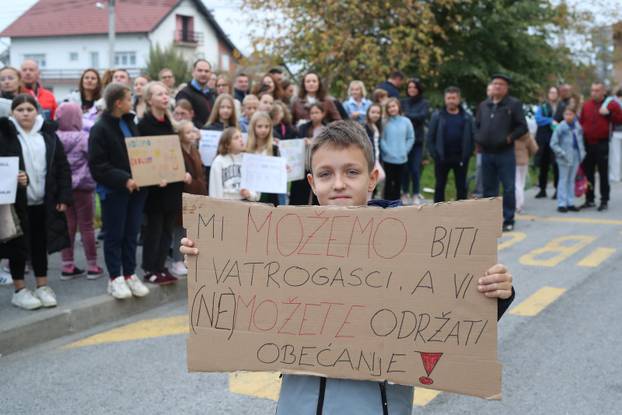 Zagreb: Roditelji OŠ Dragonožec organizirali novi mirni prosvjed