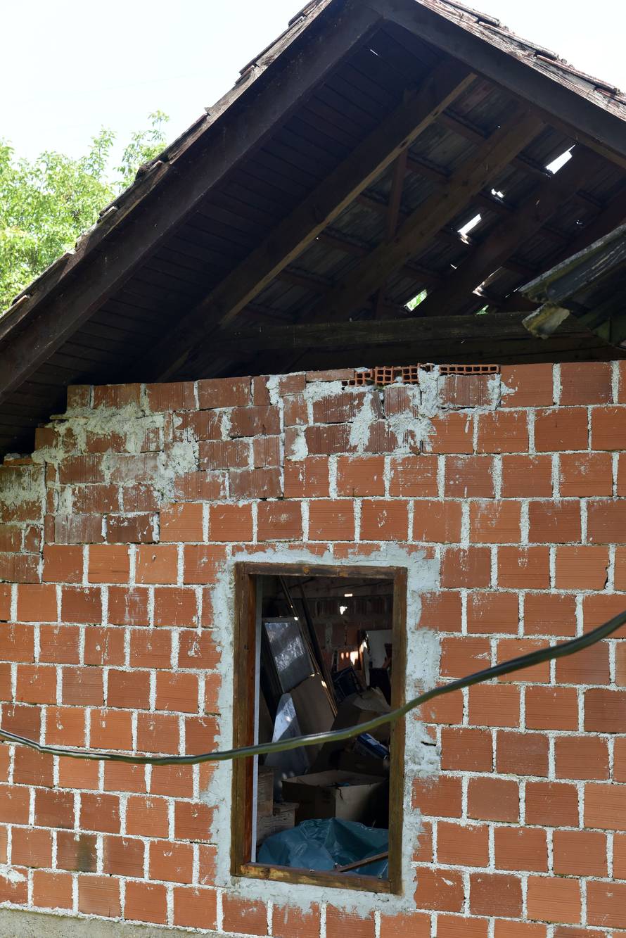 U nevremenu u mjestu Ribnik uništeno 238 kuća