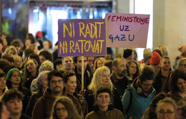 Zagreb: Održan jubilarni 10. Noćni marš za prava žena "Žene – kičma otpora"