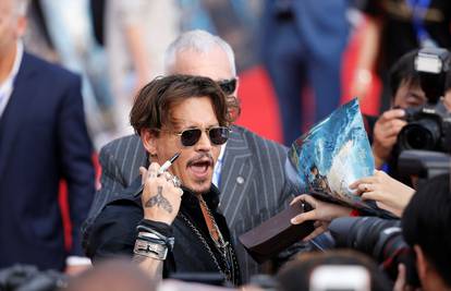 Rastrošni Johnny Depp: Ne mogu se odreći privatnih letova