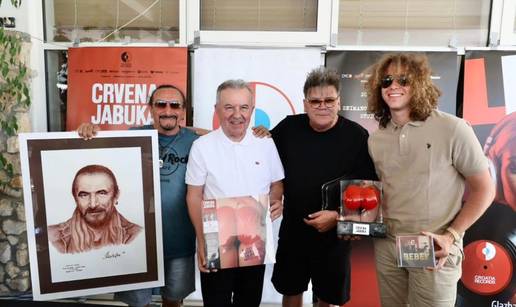 Crvena jabuka slavi 40 godina kultnog prvijenca, a &Zcaron;eljko Bebek predstavio novi album