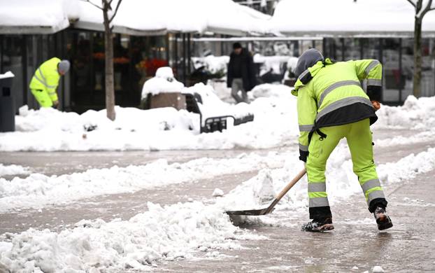 Zagreb: Snijeg zabijelio grad