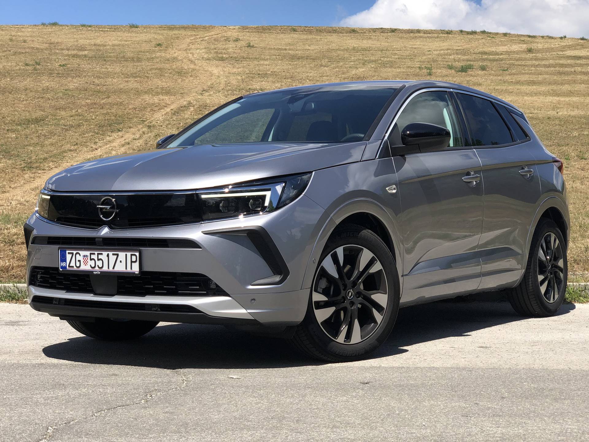 Redizajnirani Opel Grandland je moderniji i napredniji, ali je i zadržao svoj praktični karakter