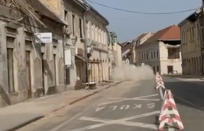 Dramatični video: U Petrinji je nakon potresa pao dio zgrade!