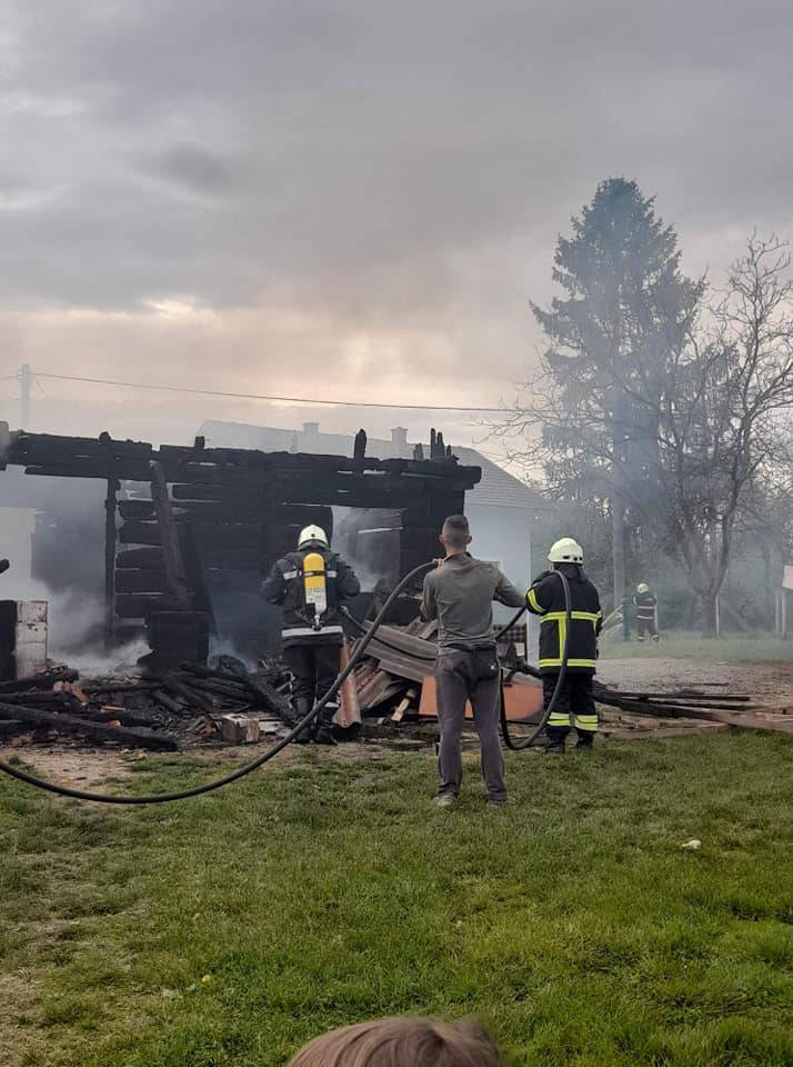 Izgorjela kuća deveteročlane obitelji: 'U zadnji tren probudila sam brata i pobjegli smo van'