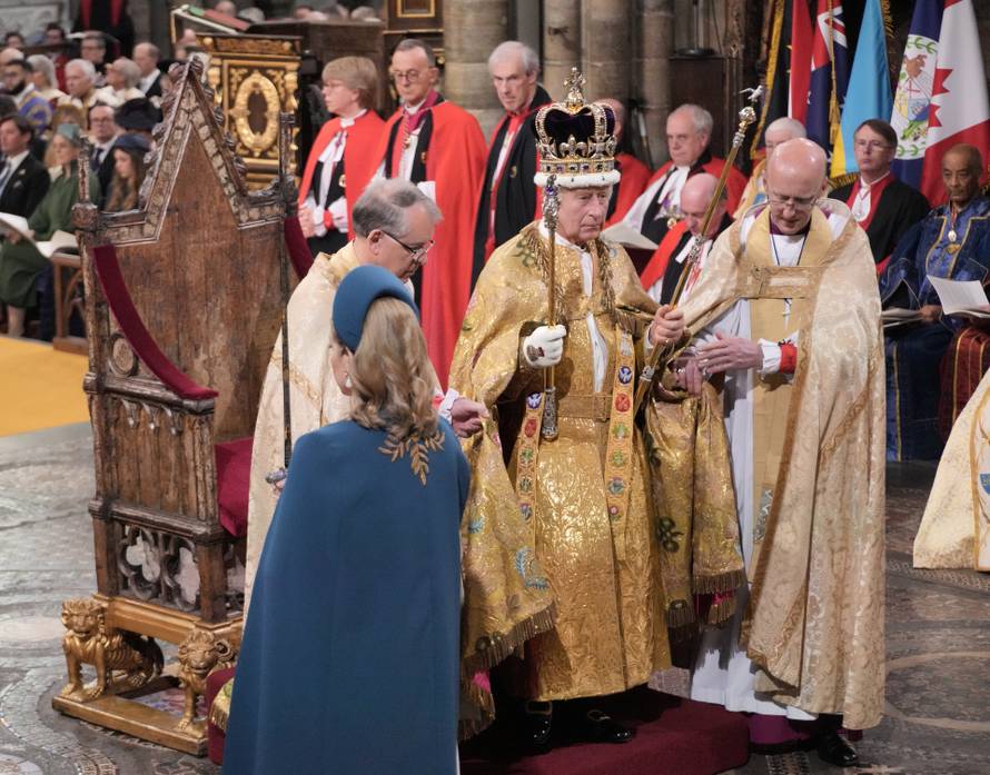 Okrunjen je kralj Charles III