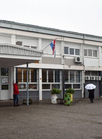 21.11.2025-. Sisak - OS Braca Ribar u cijoj se blizini danas dogodila pucnjava.