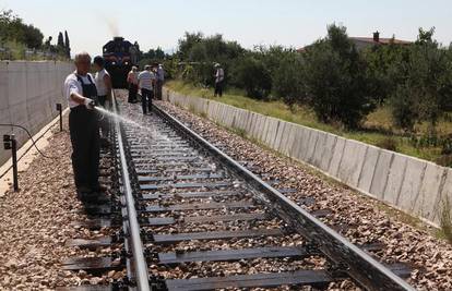 U Kaštelima bukte požari jer vlakovi stvaraju iskre