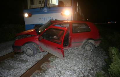 Vozač preživio nalet vlaka koji ga je gurao još 100 m