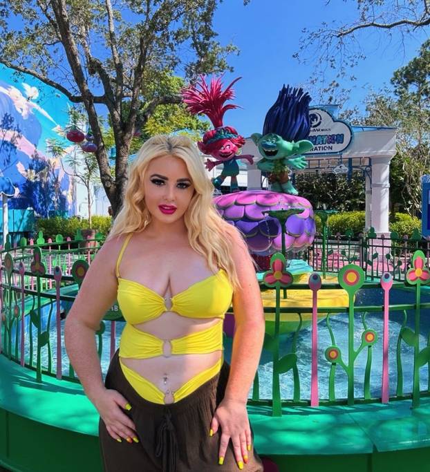 FOTO Bujnoj influencerici ova fobija otežava život: 'Bojim se!'