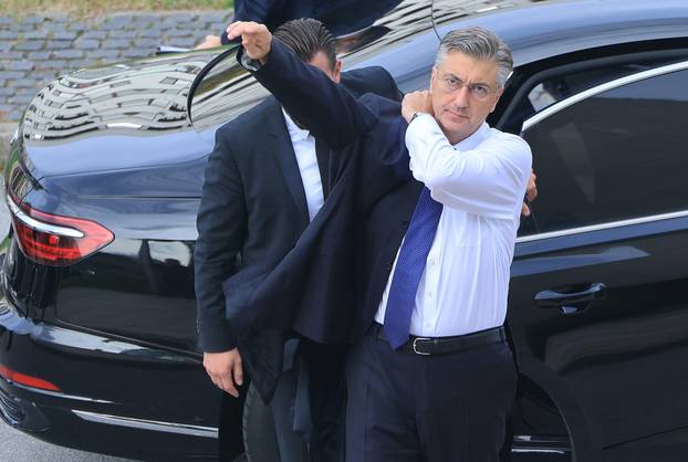 Zagreb: Ministri dolaze na sjednicu Vlade