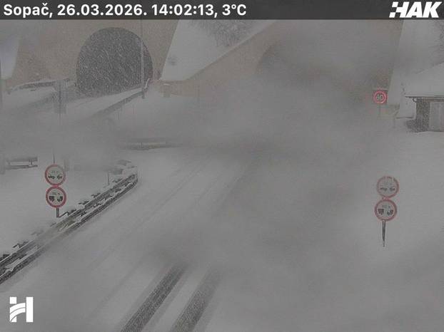 FOTO Dramatično stanje na autocestama, gusti snijeg i dalje pada. Evo koliko ga ima dosad
