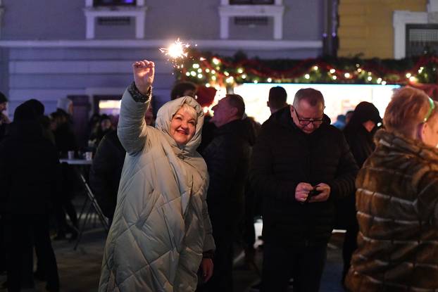Čakovec: Doček Nove Godine uz bend Dobre vibracije i svjetlosni show