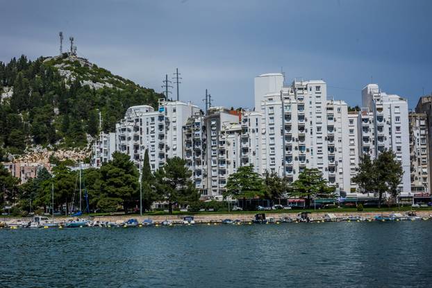 Proljetna panorama Ploča
