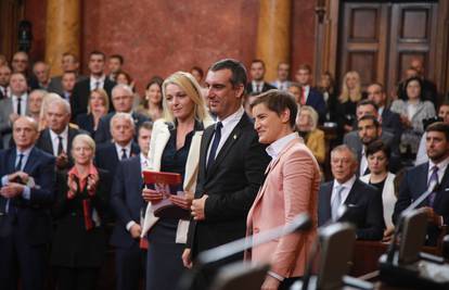 Srbija ima novu vladu: Na čelu je premijerka Ana Brnabić, ali i hrvatski predstavnik Žigmanov