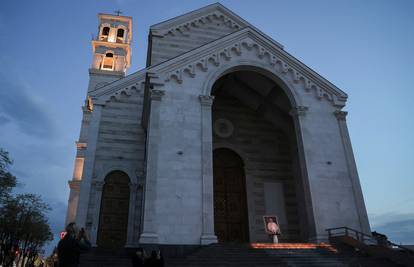 Nakon Papine smrti na Kosovu krstili tajne katolike: Desetak muslimana prešlo na kršćanstvo