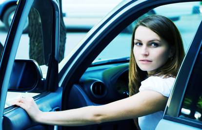 Muškarci vjeruju ženama za volanom više nego one njima