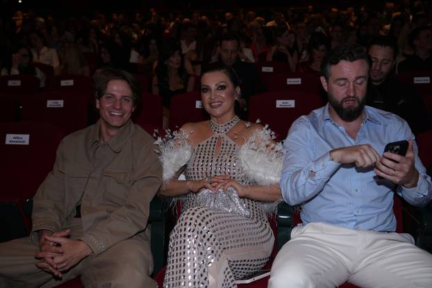 Beograd: Dobro raspoloženi Matija Cvek, Jakov Jozinović i Nina Badrić na dodjeli nagrada radija Naxi 