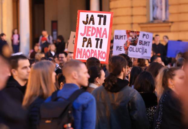 Zagreb: Održan jubilarni 10. Noćni marš za prava žena "Žene – kičma otpora"