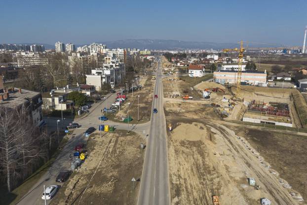 Pogled iz zraka na rekonstrukciju Sarajevske ulice u Zagrebu i prvo proširenje tramvajske pruge nakon 20 godina