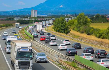 HAK: U priobalju jaka bura, na dijelu cesta vrijede zabrane...