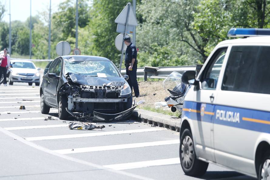 Autom naletio na policajca na motoru i odbacio ga s ceste