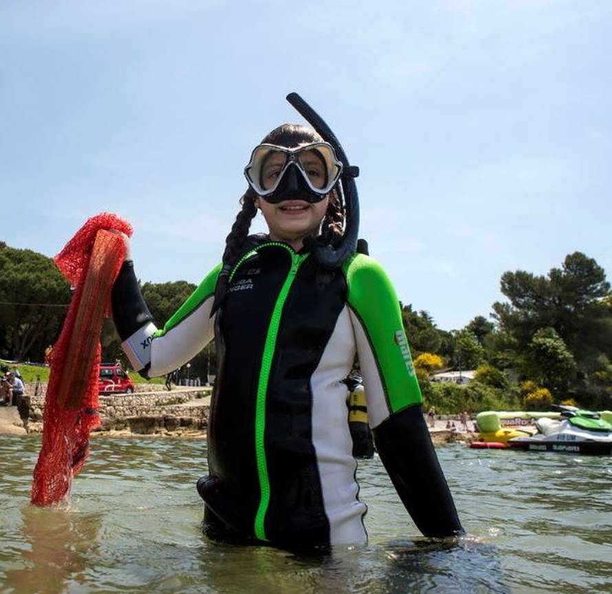 Eko i humanitarna akcija: Djeca s Banije u subotu ronila i čistila Savudrijsku valu s 200 ronilaca