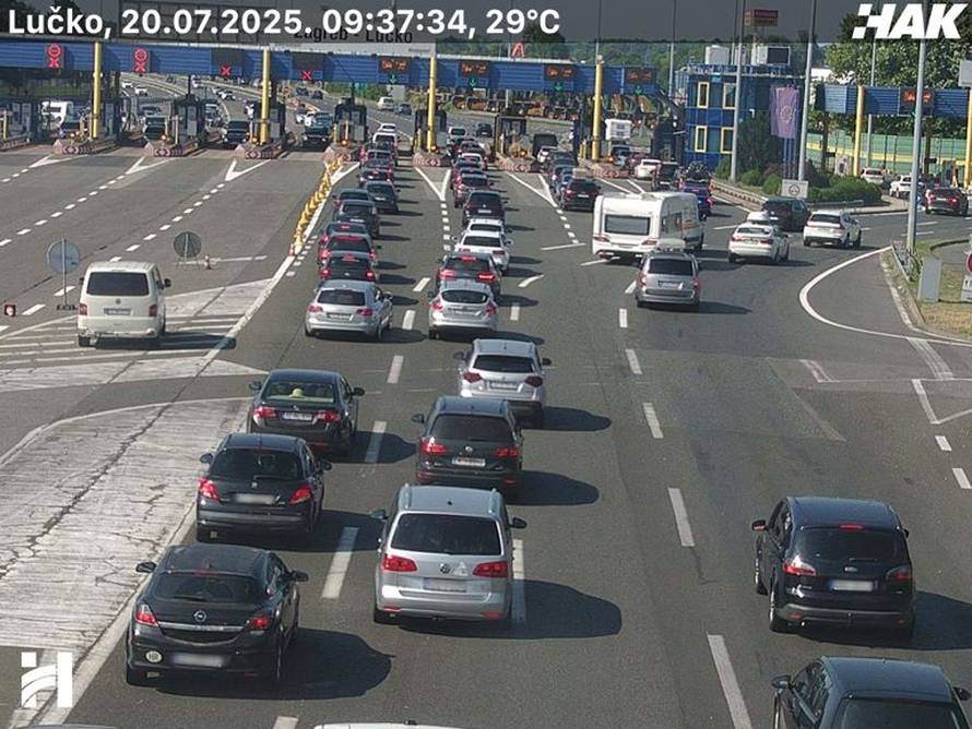 I u nedjelju gužve. Kolone od ranog jutra pred Bajakovom