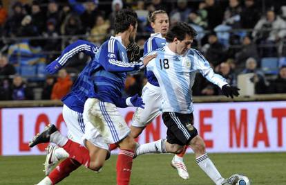 Diego 'skinuo' Francuze na Velodromeu, Messi zabio