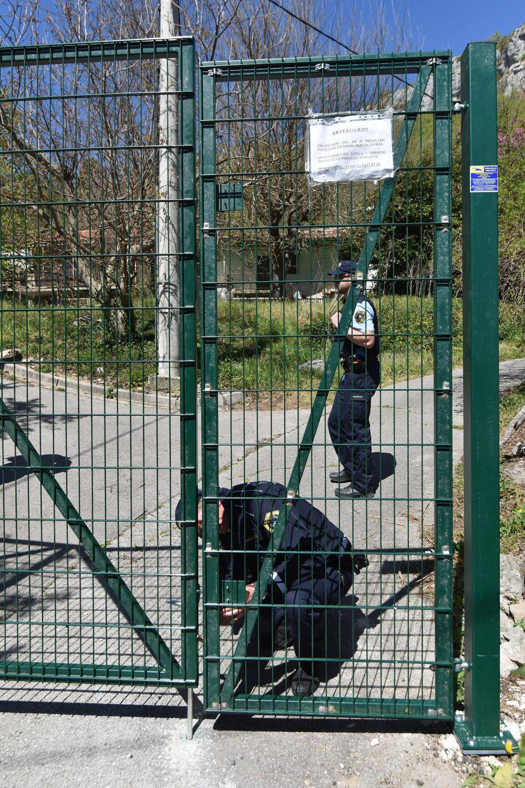 Slovenci dižu novu ogradu kod sela u Istri: 'Ne mogu ni u vrt!'