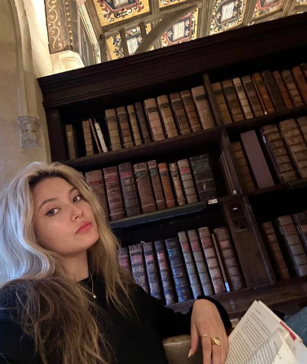 FOTO Ova olimpijka može sve. Na skijama osvaja medalje, a u tangicama podsjeća da je model