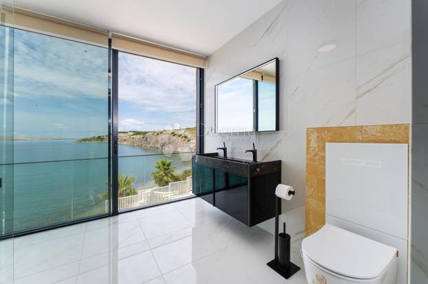 FOTO Pogledajte James Bond vilu u Ražancu! Prodaje se, a oglas je teško prepričati...